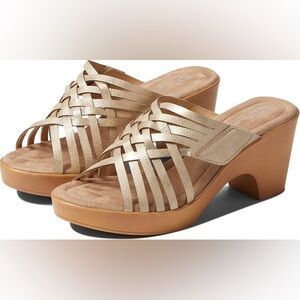 Chinese Laundry Astir Metallic Gold Wedge Sandal (NWOT)